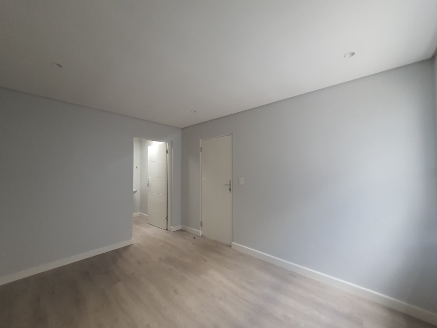 To Let 3 Bedroom Property for Rent in Loevenstein Western Cape